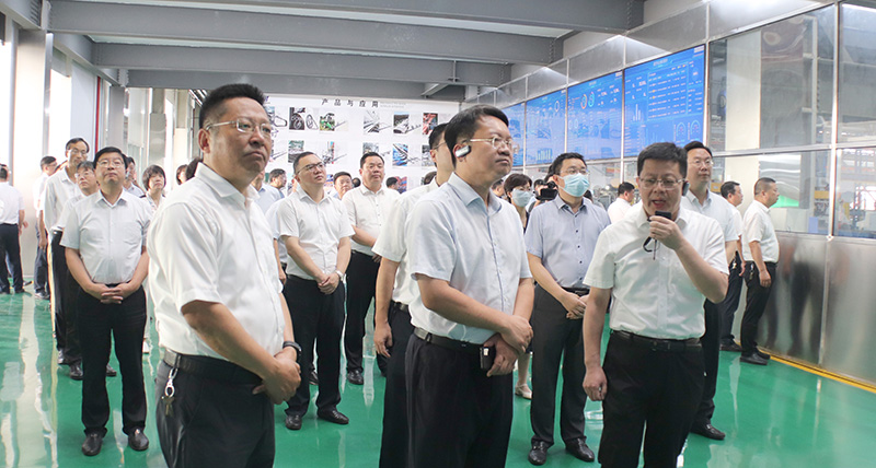 劉漢梅副市長一行八十多人到東華興化公司觀摩指導(dǎo)
